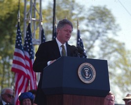 President Bill Clinton speaks at dedication of FDR Memorial 1997 Photo Print - £6.88 GBP+