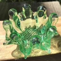 Pinched style Green Art Glass Bowl 8 Petal Flower Bloom 3 3/4&quot; x 1 3/4&quot; Trinket - £27.50 GBP