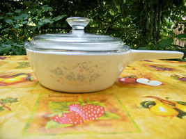 S-81-B Vintage Corning Ware Country Cornflower Sauce Pan Skillet with lid Pint - £32.02 GBP