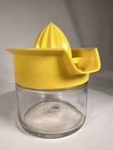 Gemco Citrus Juicer Yellow Lid With Glass Jar Base 12 oz Capacity USA Vintage - £7.43 GBP