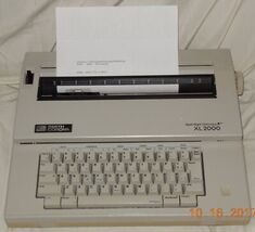 Smith Corona XL2000 Portable Smart Spell Right Dictionary Electric Typew... - $98.95