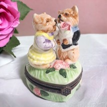 Vintage Limoges Courting Cat Couple on Top of Heart-Shape Trinket Ring Pill Box - £18.88 GBP