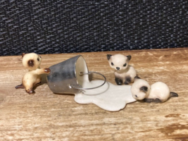 Hagen Renaker 3 Siamese Kittens Spilled Milk Pail Vintage Collectible (r... - $513.75 MXN