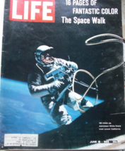 Life Magazine, June 18,1965. Astronaut Ed White during spacewalk. Good condition - £27.97 GBP