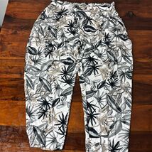 LASCANA Women's Floral Capri Pants Size 14 Multicolor Casual - $22.77