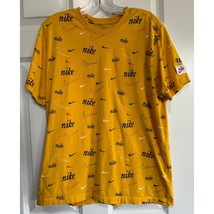 Nike Swoosh All Over Print Logo Yellow Short Sleeved Tee T-Shirt Men&#39;s L... - $724.54 MXN