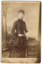 Circa 1890&#39;S Cabinet Card Beautiful Young Woman Holding Fan Jessen Pittsburgh Pa - £12.37 GBP