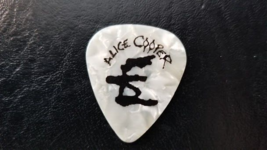 ALICE COOPER - KERI KELLI &quot;E&quot; CONCERT TOUR GUITAR PICK OF A SET - $1,981.45 MXN