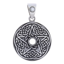 Sterling Silver Pendant with Rainbow Moonstone Center! - €13,59 EUR Sterling Silver Pendant with Rainbow Moonstone Center! - €13,59 EUR