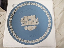 Wedgwood Jasperware Blue Christmas Plate 1981 Marble Arch Original Box MINT - £21.67 GBP