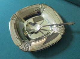 TRIUMPH SILVERPLATE PARTY DISH WITH SPOON ORIGINAL BOX - £34.88 GBP
