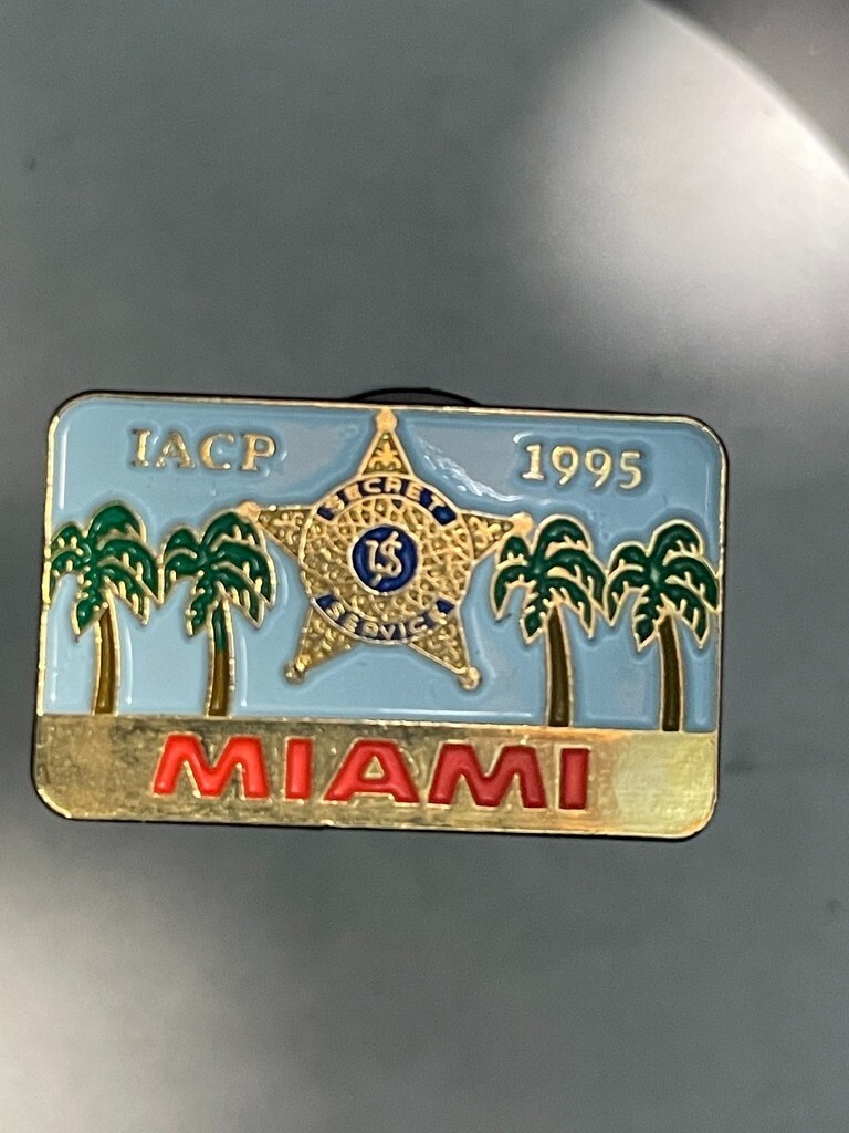 IACOP 1995 Miami International Chiefs of Police Lapel Pin US Secret Service - $19.80