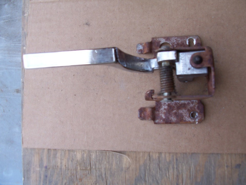 1987 BROUGHAM RIGHT INSIDE DOOR HANDLE OEM USED CADILLAC 1977 92 78 80 8... - $75.73