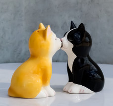 Kissing Black And Yellow Kittens Salt And Pepper Shakers Cat Pair Kitchen Decor - £13.43 GBP
