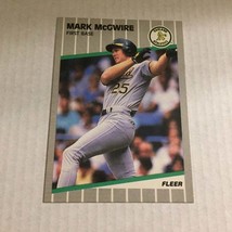 1989 Fleer Oakland A&#39;s Mark McGwire Trading Card #17 - £2.35 GBP
