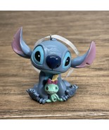 2023 Disney Hallmark Stitch and Scrump Christmas Holiday Ornament - $276.61 MXN
