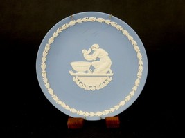 Vintage Wedgewood Mother Plate, 6 1/2", White On Blue Jasperware, 1973, #PLT34B - $9.75