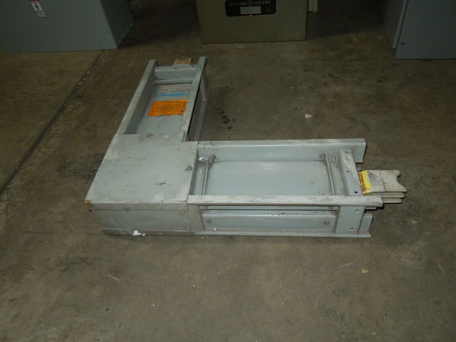 ITE R308CL-1 800A 3Ph 3W 600V Copper Flatwise Left/Right Bus Duct Elbow - $2,000.00