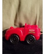 Fisher Price Little People RED FIREMAN&#39;S FIRETRUCK STATION Vintage with ... - $275.22 MXN