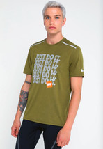 Nike Breathe Rise 365 Men&#39;s Running T-Shirt Olive Green Reflective - £35.29 GBP