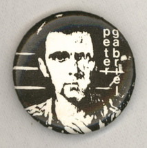 Prog Peter Gabriel 1.25&quot; Original 1980 BUTTON/BADGE/PIN Genesis - £13.58 GBP