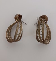 Gold Tone Hoop Filigree Pierced Earrings Unmarked - $168.38 MXN