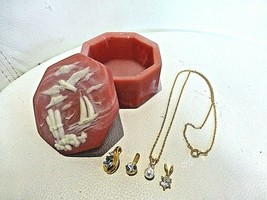 Costume Jewelry Lot Vintage Goldtone Pendants Chain + Alabaster Trinket Box - £15.09 GBP