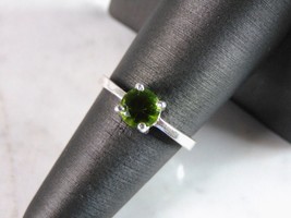 Womens Sterling Silver Ring w/ Peridot Colored Stone 2.5g E5038 - £23.49 GBP