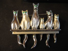 Gold Tone AJC Pin Brooch 6 Cats on a Shelf with Dangle Tails Green Eyes Cat Pin - £10.27 GBP