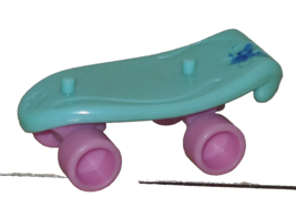 Hasbro Littlest Pet Shop Replacement 2&quot; Blue Pink Skateboard Accessory LPS - £7.53 GBP
