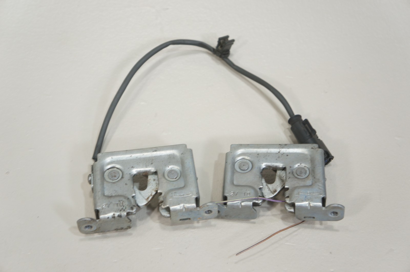 2007-2013 bmw x6 x5 e70 front hood bonnet latch lock mechanism actuator pair Item image 3