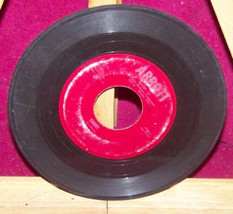 vintage 50&#39;s -60&#39;s 45rpm record country  music { jim reeves} - £9.55 GBP