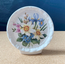 Sarah Jane Fine Bone China vintage small standing decorative plate in England - £8.84 GBP