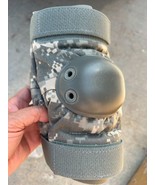 New Genuine USGI Military Acu Digital Elbow Pads Set - $213.89 MXN