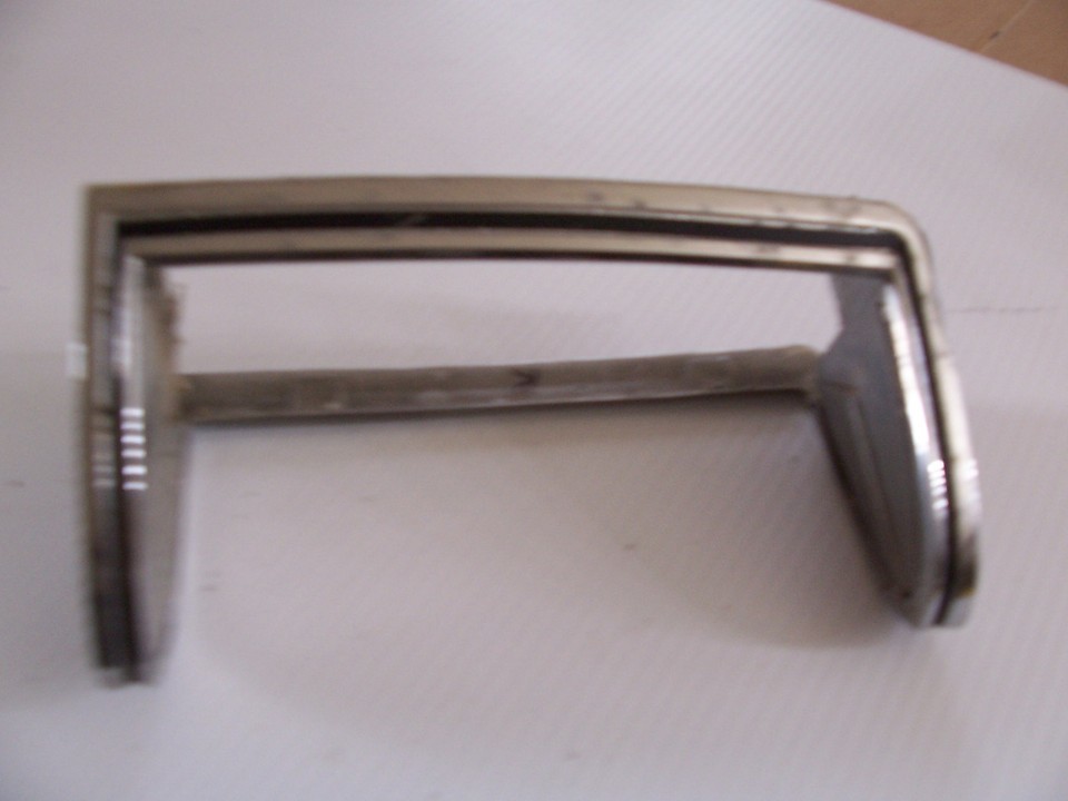 MARK V RIGHT MARKER SIGNAL LIGHT TRIM BEZEL PITTING OEM USED LINCOLN 197... - $100.14