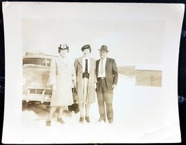 1949 Road Trip, Leaving Snow for Florida, Dapper Man &amp; Ladies Photo B&amp;W Snapshot - £2.77 GBP