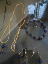 Pretty Vtg Brushed gold on purple beads Jewelry Set Necklace, earrings, Bracelet - £7.90 GBP