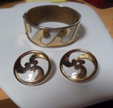 Vintage Sarah Coventry Gold Tone Wave Bangle Bracelet &amp; Matching Clip Earrings - £27.10 GBP