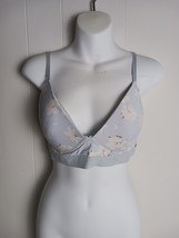 VINCE CAMUTO BLUE FLORAL BRA, WIRELESS, MEDIUM LINING, SIZE 36C - $183.70 MXN