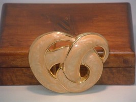 Pre-Owned Women’s Fancy Gold &amp; Tan Men’s Belt Buckle - $13.85