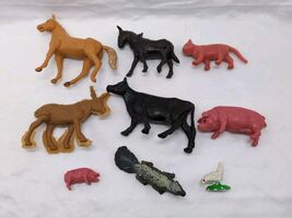 Lot Of (9) Vintage Farm Animal Plastic Toys 1-3&quot; Horse Cat Pig Skunk - $304.87 MXN