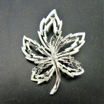 Vintage Costume Jewelry, Silver Tone Open Work Maple Leaf Brooch, PIN144 - £7.65 GBP