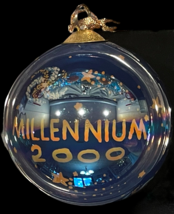 JC Penney Christmas Collectibles Tree Ornament Reverse Painted Glass Round 2000 - $19.80