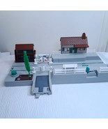 Thomas the Train Friends Elsbridge Station Crossing trackmaster motorize... - $65.20 CAD