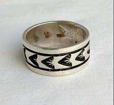 Native American Signed A Stamped Arrowheads Sterling Silver Band Ring - £69.63 GBP