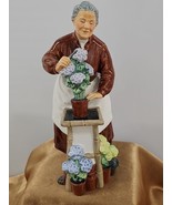 Royal Doulton Flora Figurine HN2349 Vintage 1965 - $217.94 CAD