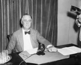 President Franklin D. Roosevelt gives a radio address in 1934 Photo Print - £6.93 GBP+