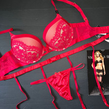 NWT Victoria&#39;s Secret 32DDD BRA SET+garter+thong RED SATIN floral lace Valentine - £94.73 GBP