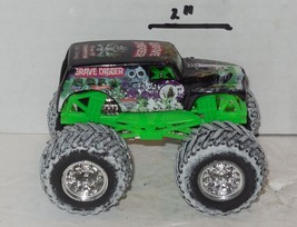 Hot Wheels Monster Jam Truck GRAVE DIGGER 1:64 Scale Rare Holiday Edition 2017 - $15.45