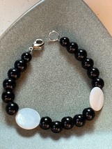 Black Plastic Bead w Round Thin White Mother of Pearl Disks Bracelet – 7.5 inche - £9.02 GBP